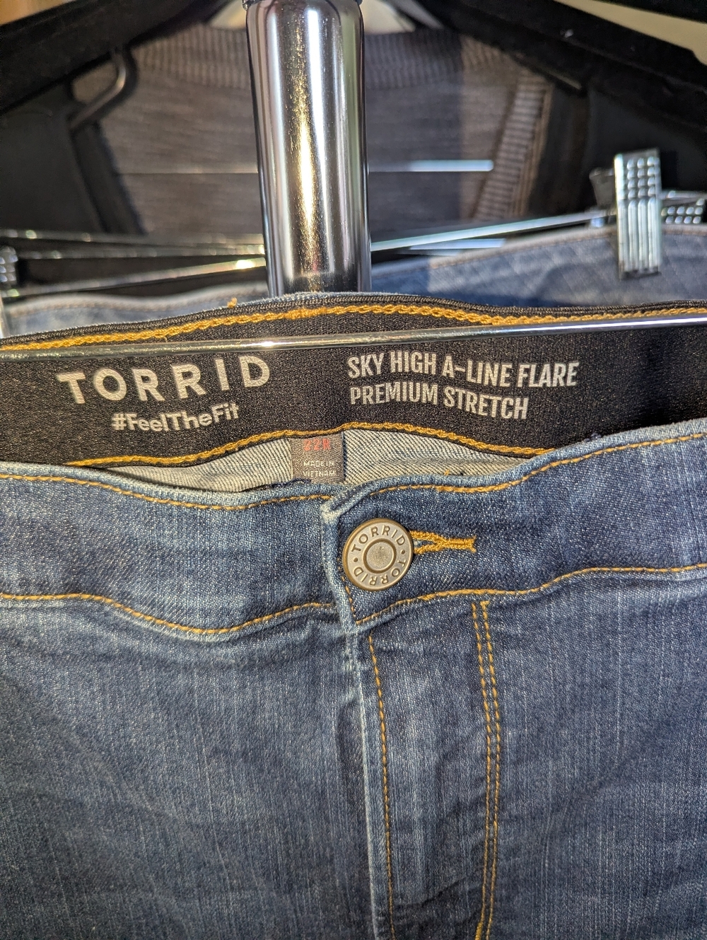 ❤️Torrid Classic Sky High Aline Flare Jeans 22R - Picture 3 of 7